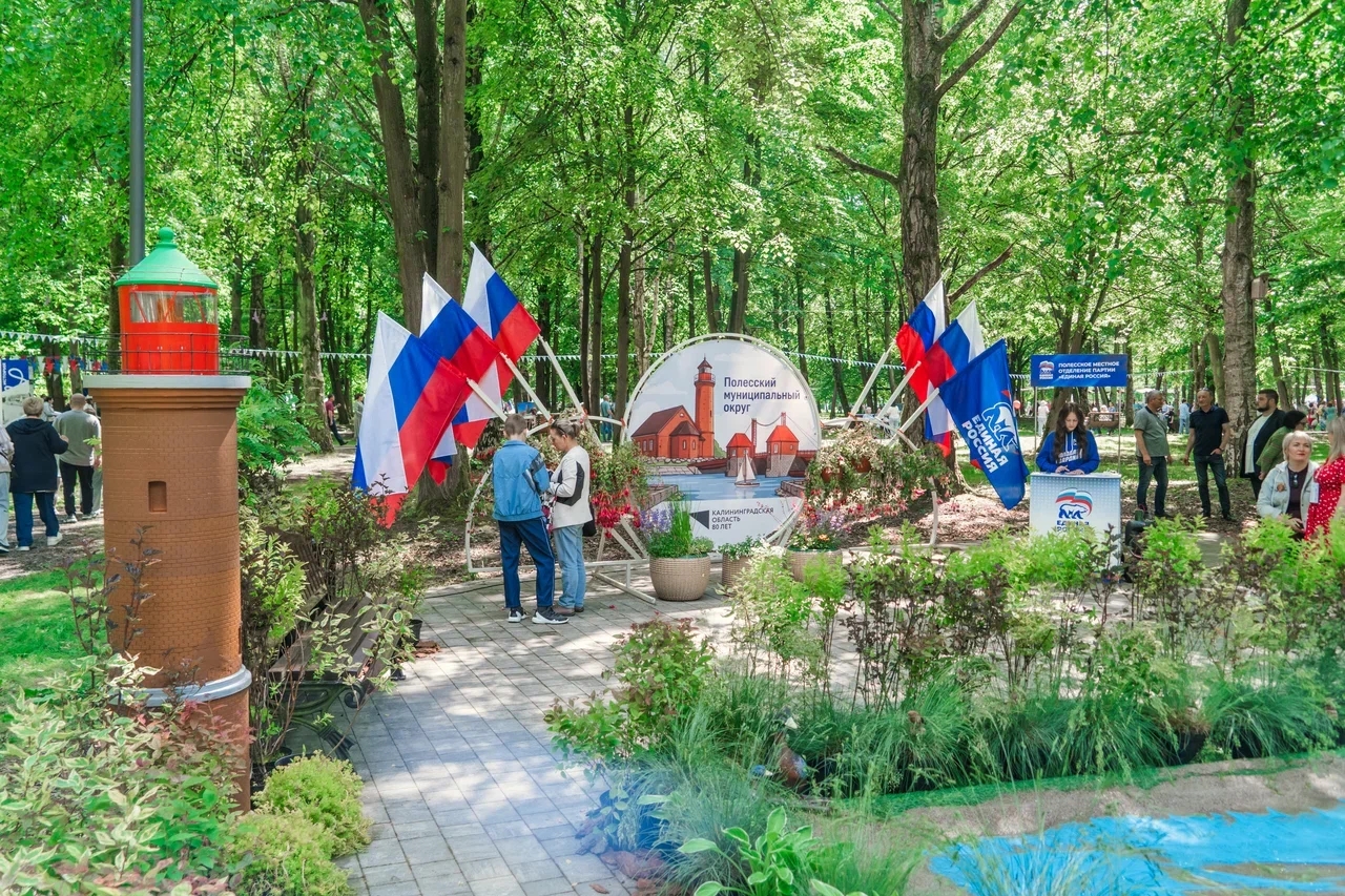 Орлиный мост и маяк в Заливино победили на фестивале цветов в Черняховске