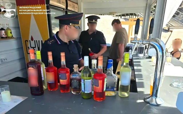 На пляже в Зеленоградске «накрыли» подпольный бар