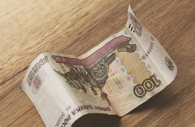 Россияне запасаются наличкой: страх сбоя или здравый смысл?