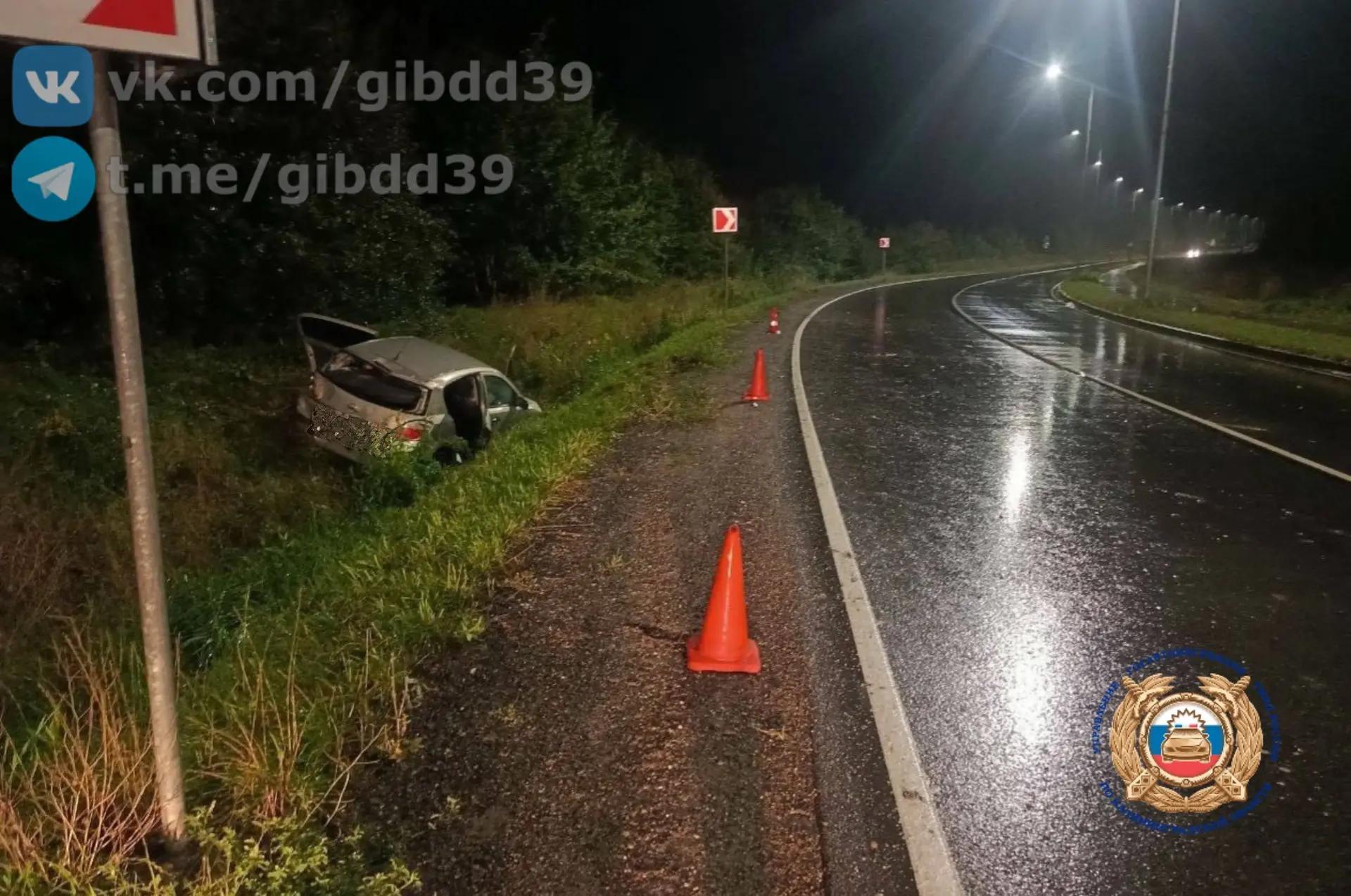 Не вписался в поворот: Водитель Opel попал в больницу после ночного ДТП