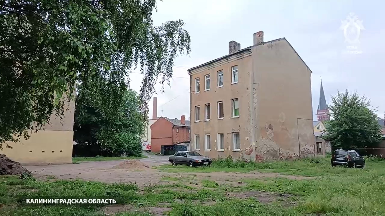 Ждали пока дом рухнет: аварийный дом в Черняховске никак не могли расселить