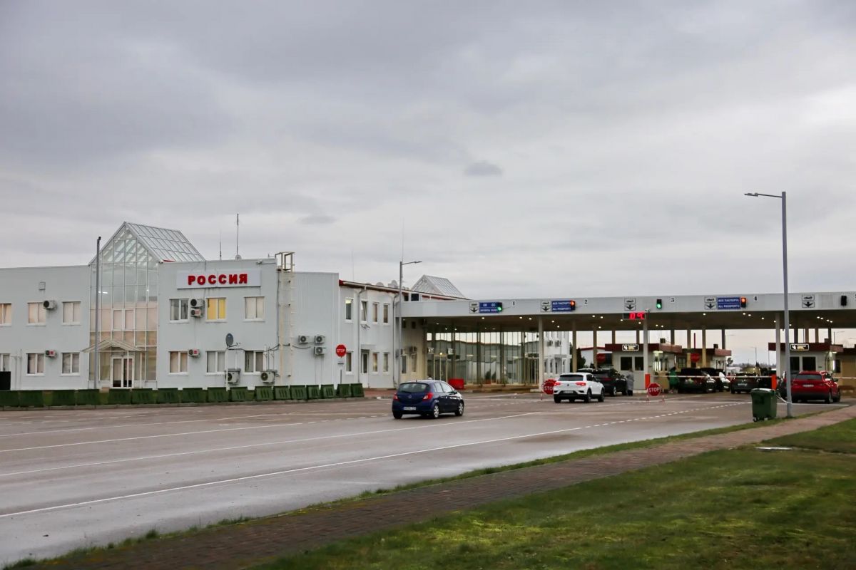 Осенние каникулы создают очереди на границе с Польшей