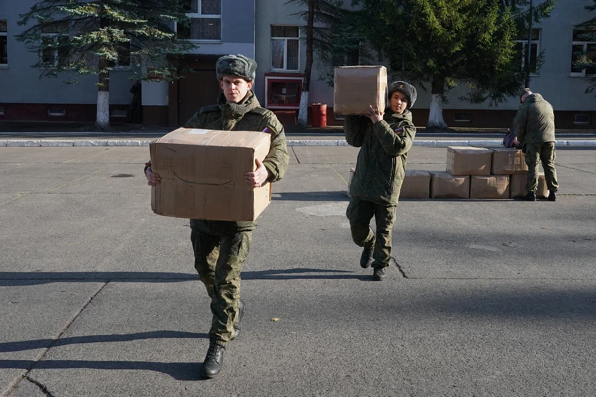 Посылка 2000. Военнослужащие. Военная мобилизация. Солдаты мобилизация. Мобилизованные военнослужащие.