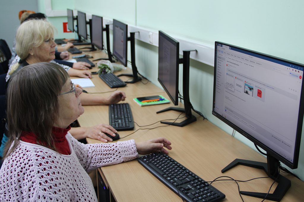 46 калининградских пенсионеров освоили компьютерную грамотность