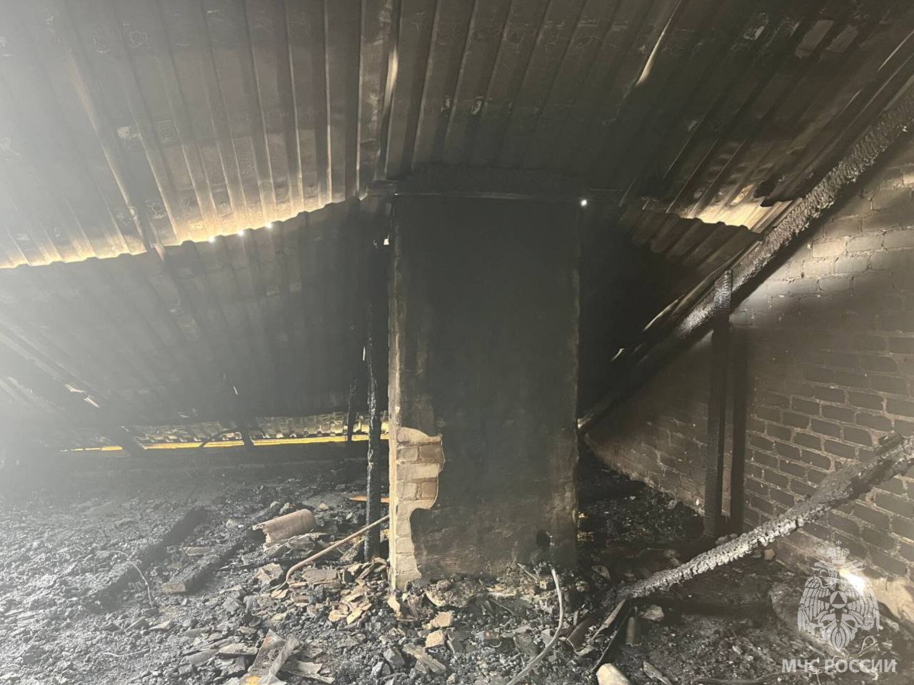 В Нестеровском округе произошел пожар на чердаке жилого дома