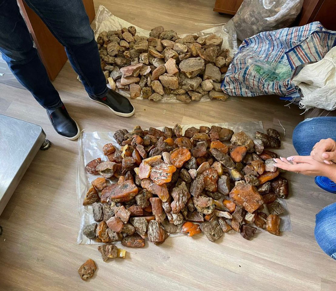 У жительницы Янтарного изъяли незаконно добытый янтарь на 3,8 млн рублей