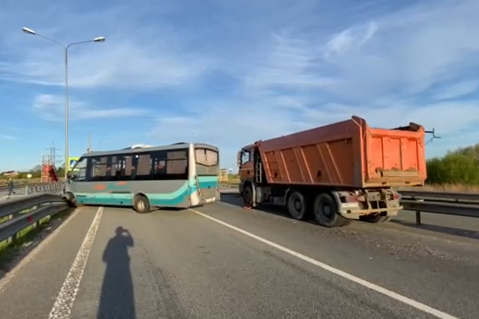 Под Калининградом столкнулись автобус и грузовик