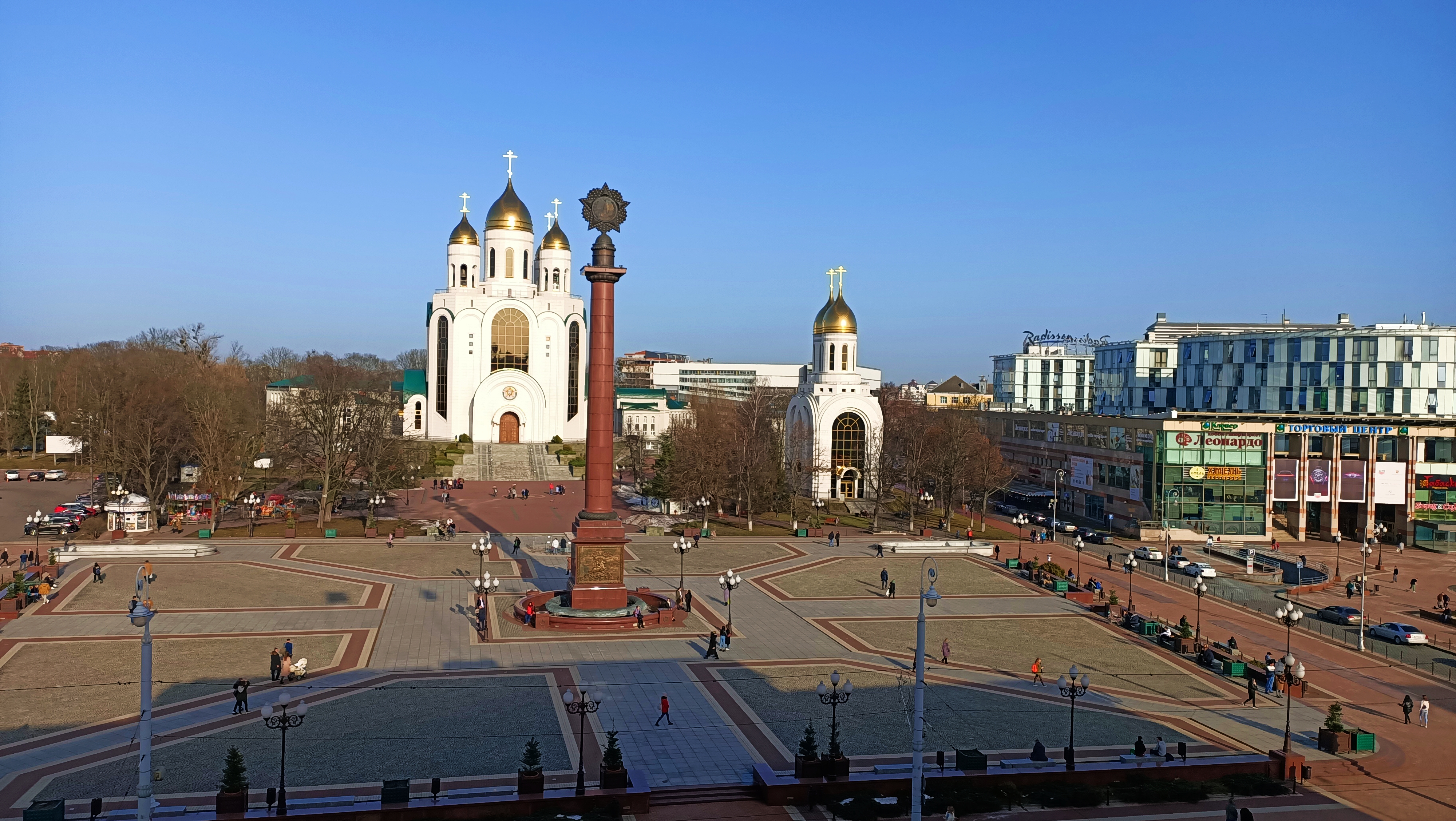 Площадь победы калининград. Городской округ Калининград площадь. Сквер на Московском проспекте Калининград. Цветы растущие на площади Победы в Калининграде.