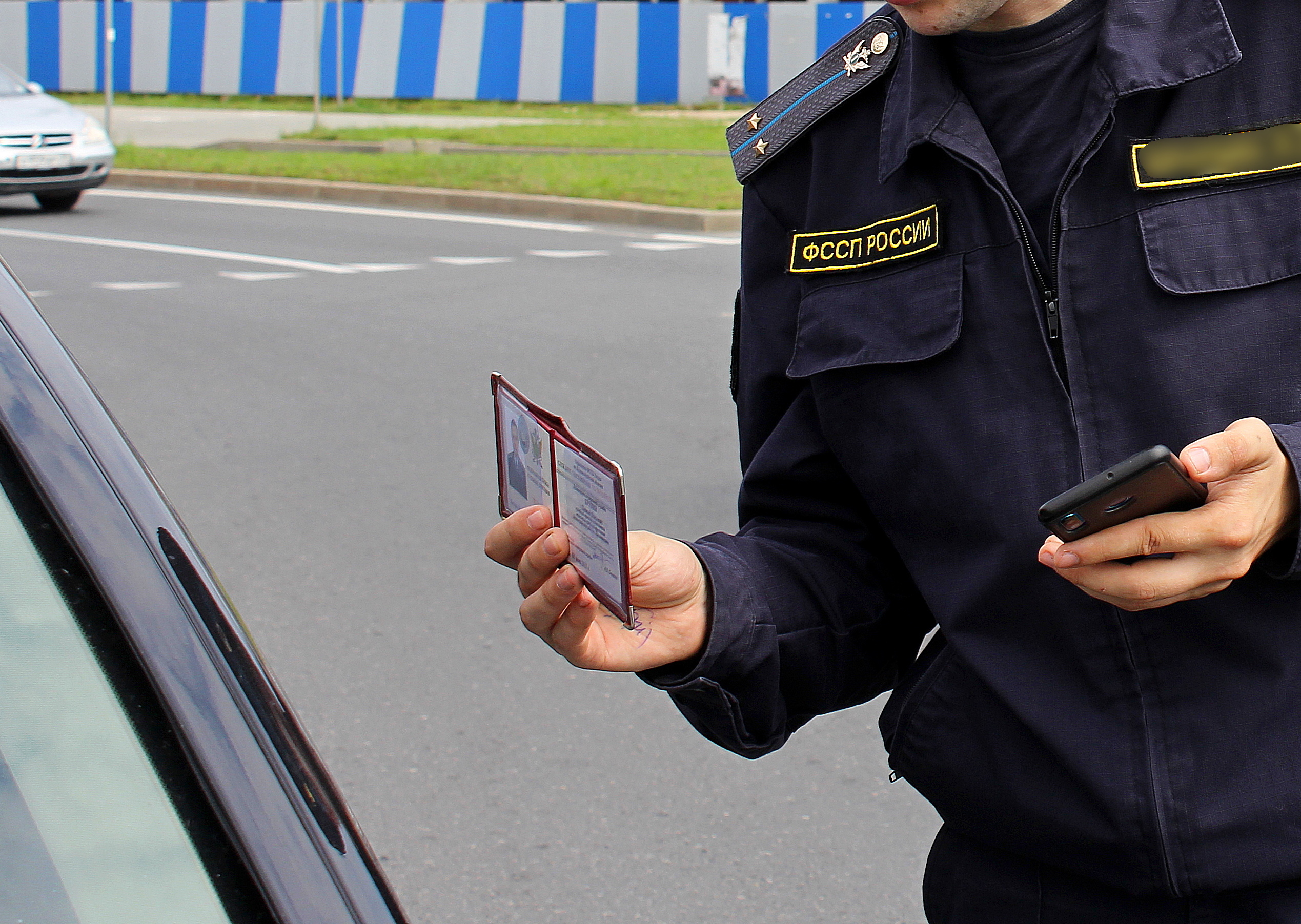 Жительница Черняховска пыталась скрыть автомобиль от судебных приставов