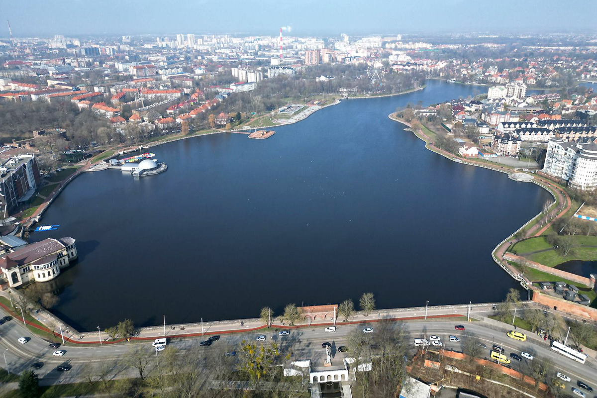 В Калининграде завершат отчистку Верхнего озера до ноября 2025 года