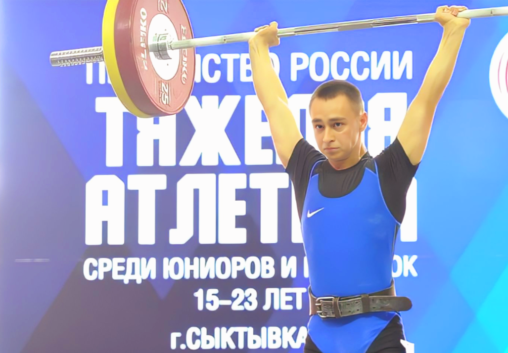 Калининградский тяжелоатлет взял три медали первенства России