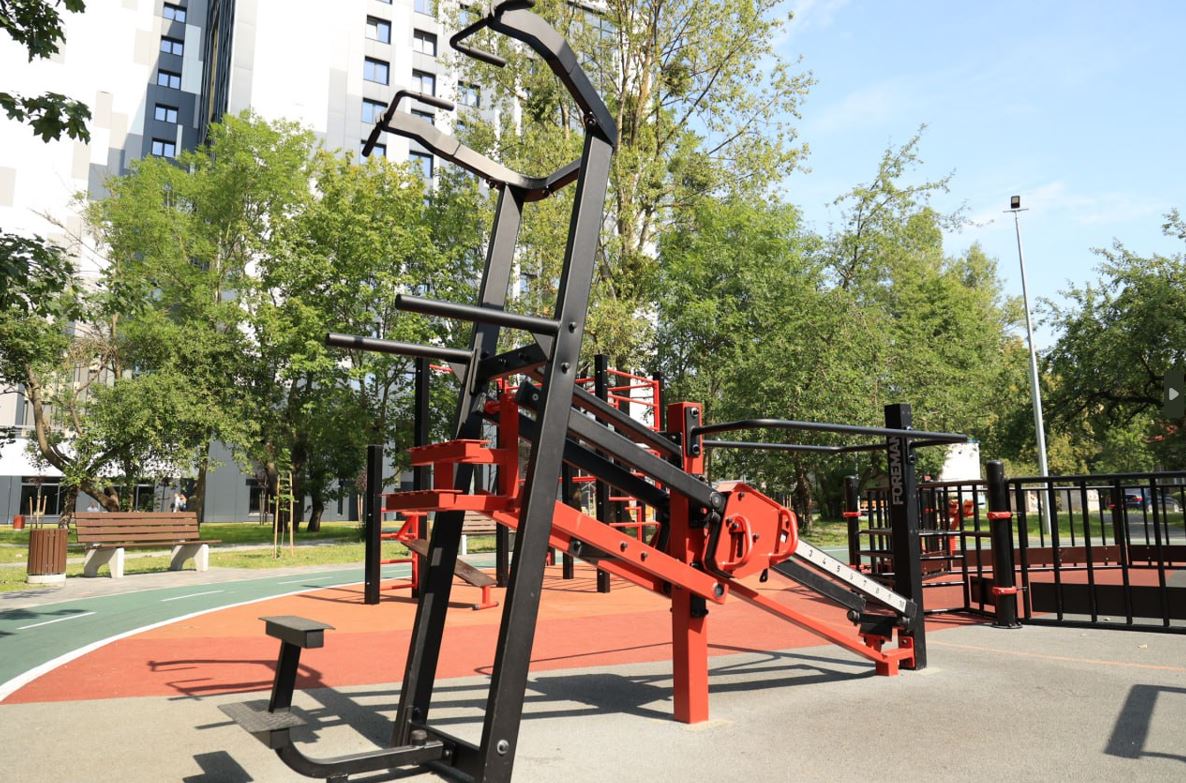В Калининграде открыли две спортивные площадки после ремонта