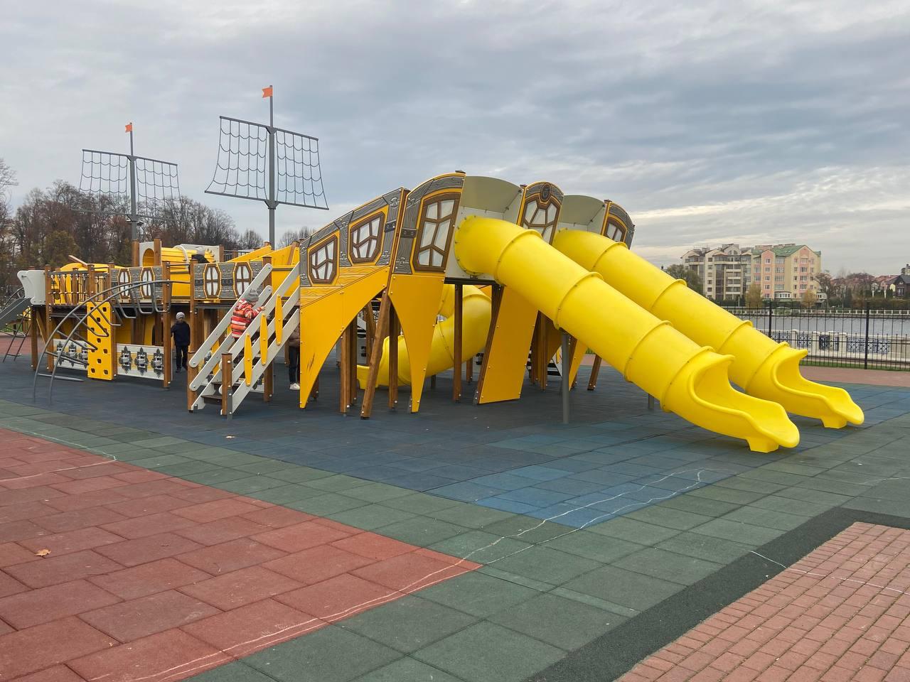 Мэрия Калининграда проверила городские детские площадки