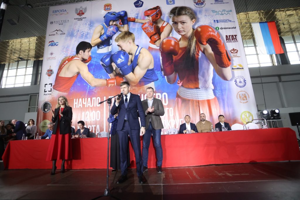 В Калининграде более сотни молодых боксеров борются за победу в первенстве СЗФО