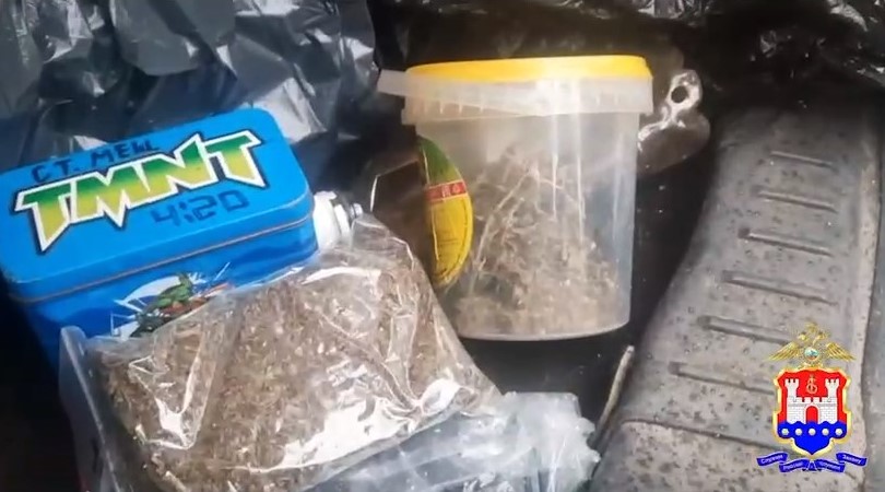 В Калининграде на Северном обходе у водителя микроавтобуса нашли марихуану