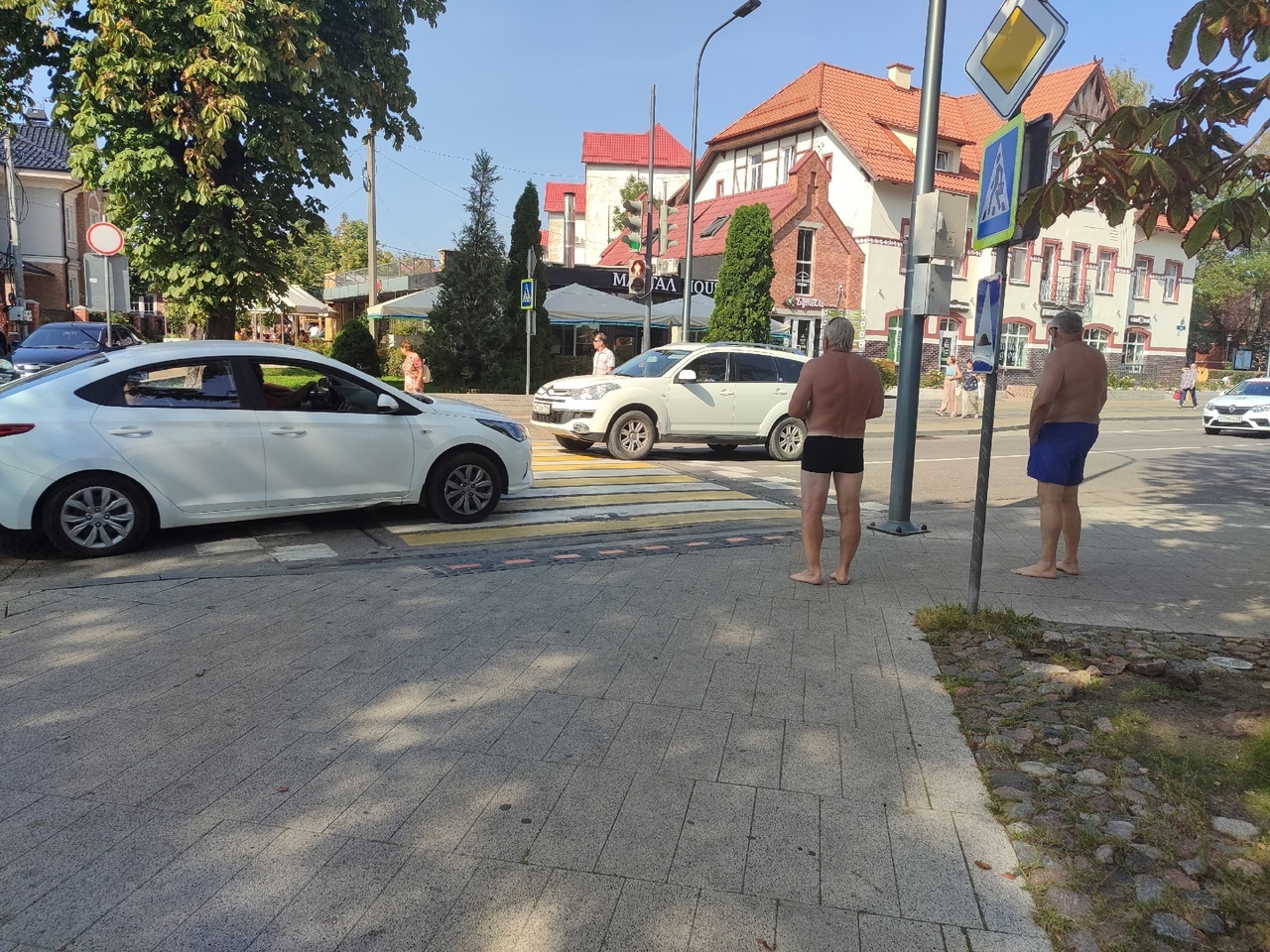 Жители Зеленоградска недовольны туристами в бикини