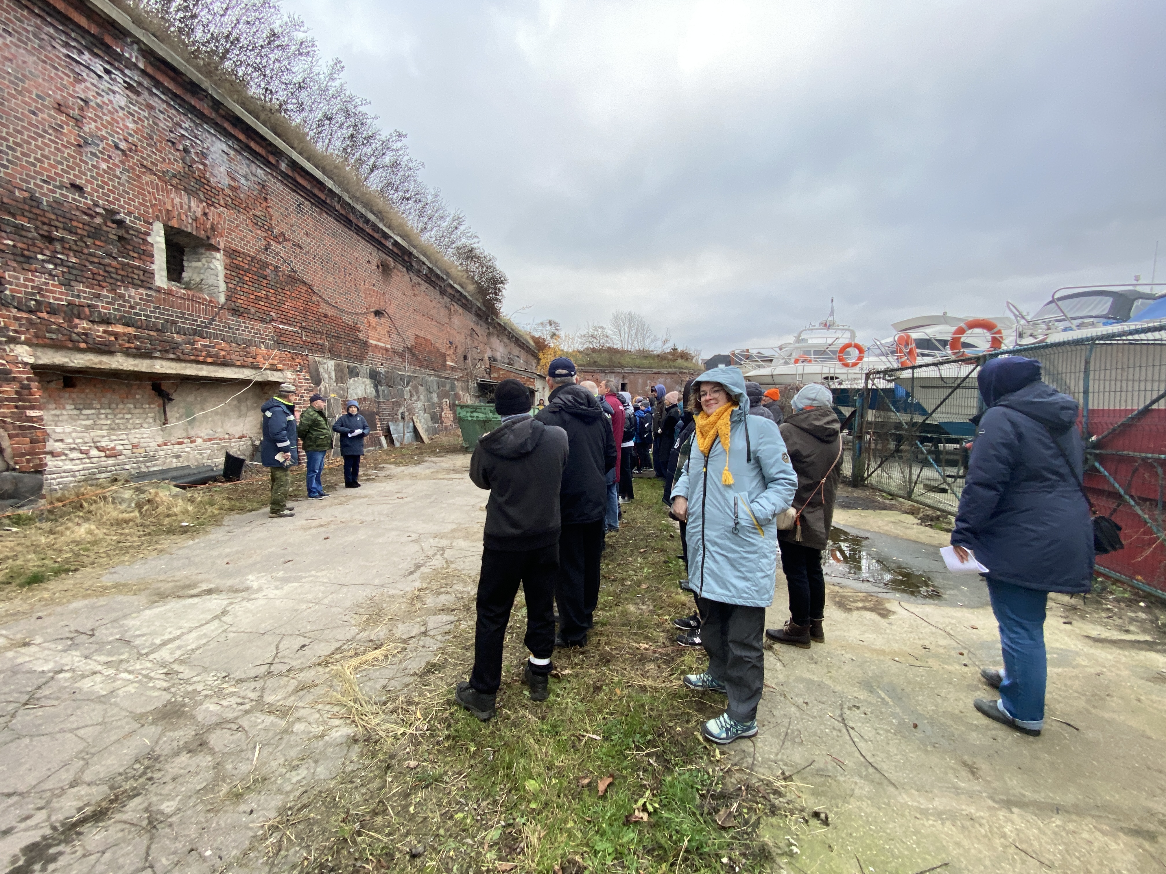 С территории бастиона «Литва» в Калининграде вывезли 70 кубометров мусора