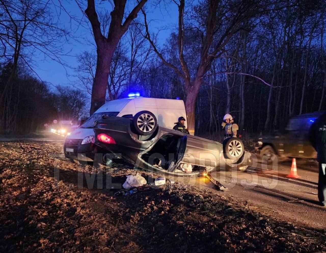 Под Балтийском автомобиль врезался в дерево и перевернулся › BALTIC NEWS |  Калининград