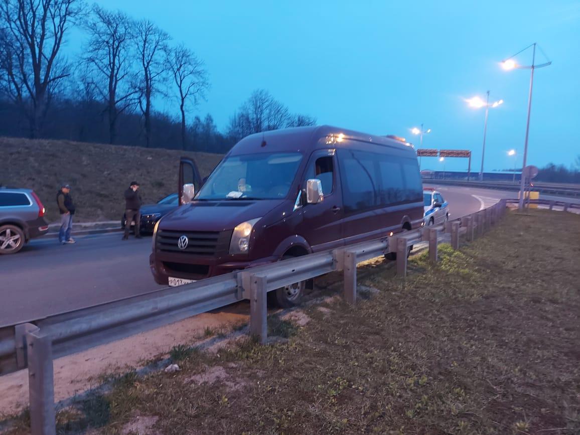 В Калининграде водитель микроавтобуса умер за рулем из-за приступа