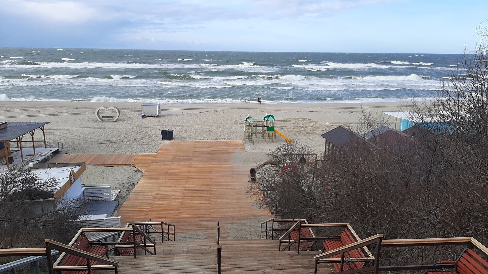 Из-за штормов пострадали пляжи на всём побережье Калининградской области