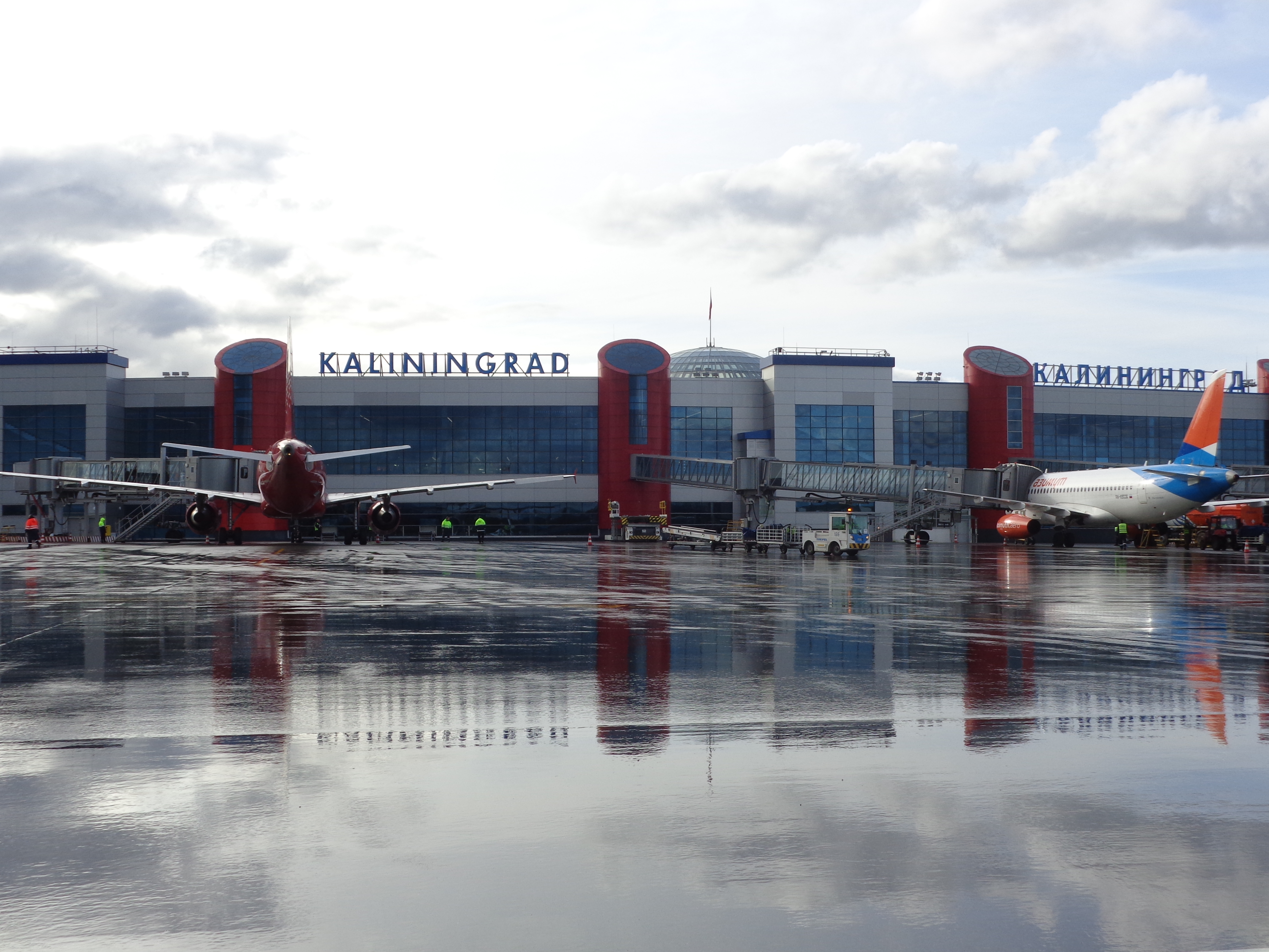 В аэропорту Калининграда задержали петербуржца за курение в самолете