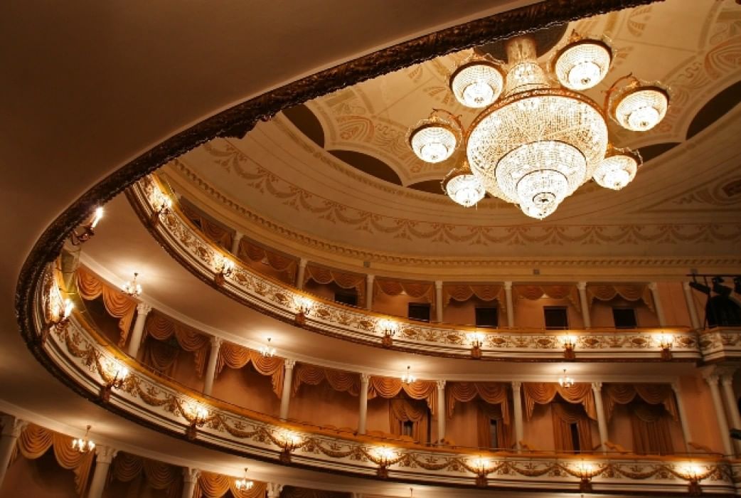 В калининградском драмтеатре опровергли информацию о продаже люстры за 90 млн рублей