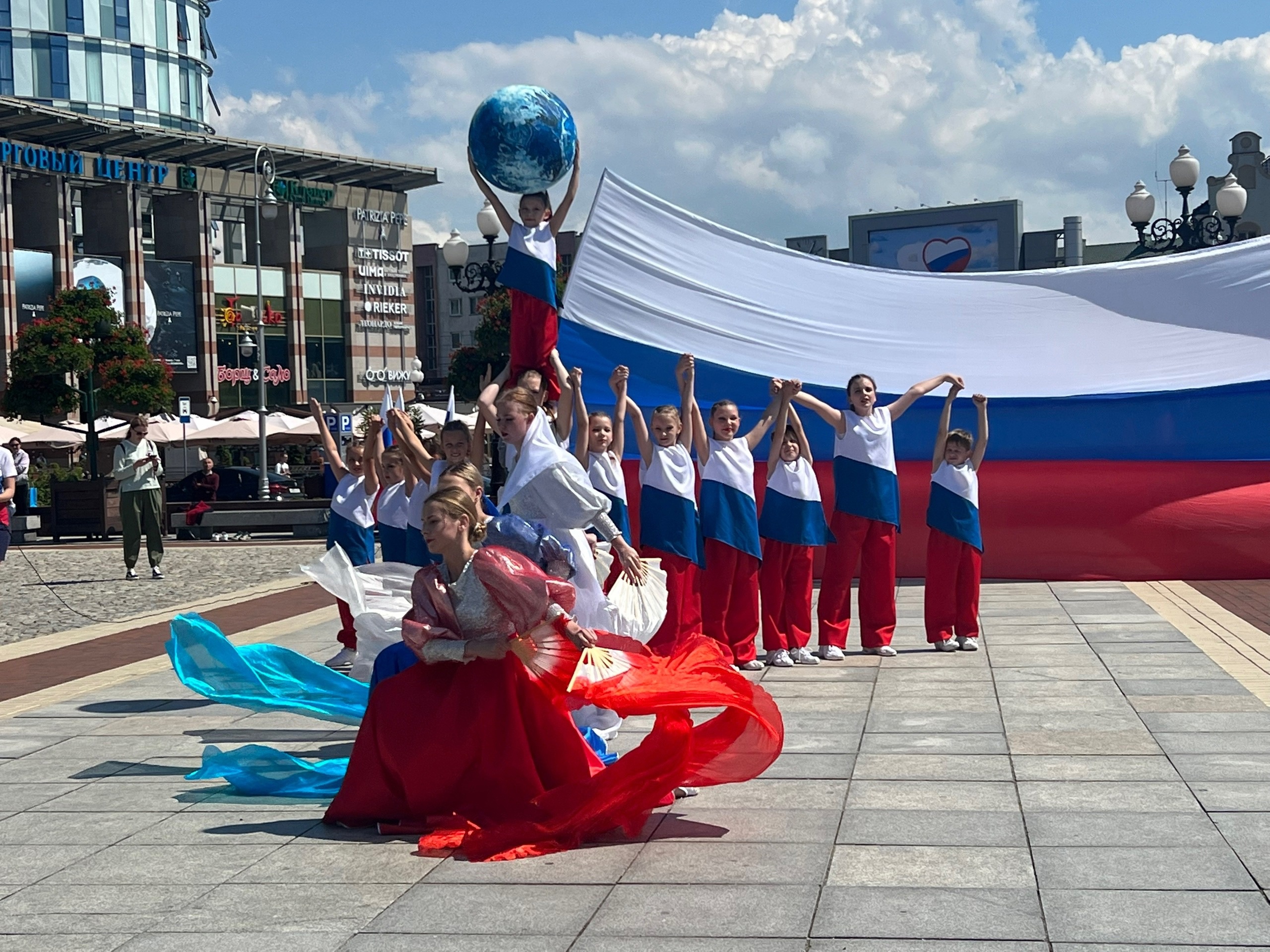 Власти Калининграда поздравили горожан с Днём России