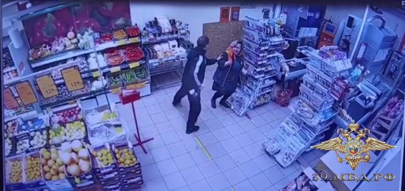 Светловские полицейские задержали мужчину за грабеж магазина