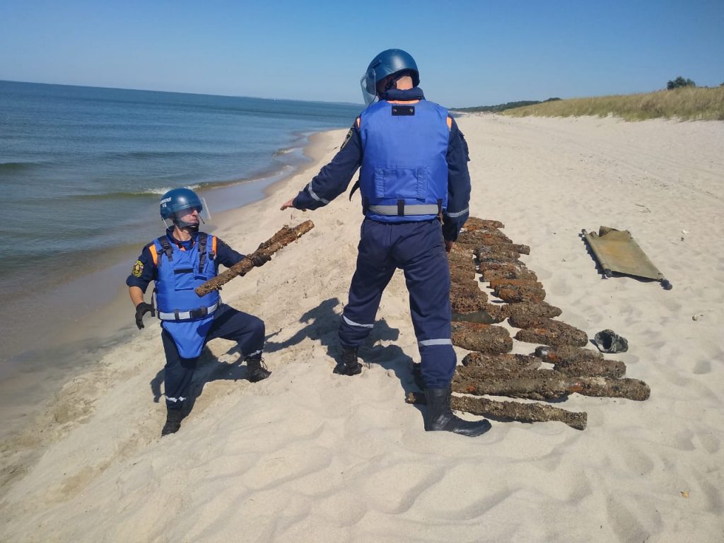 На одном из пляжей Балтийска попросили не отдыхать до 7 июня