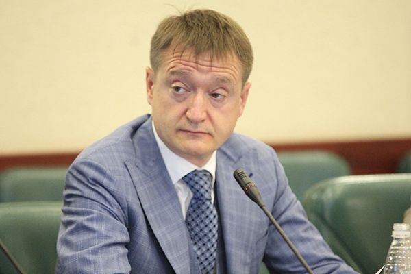 Олег Ткач добровольно отказался от должности сенатора