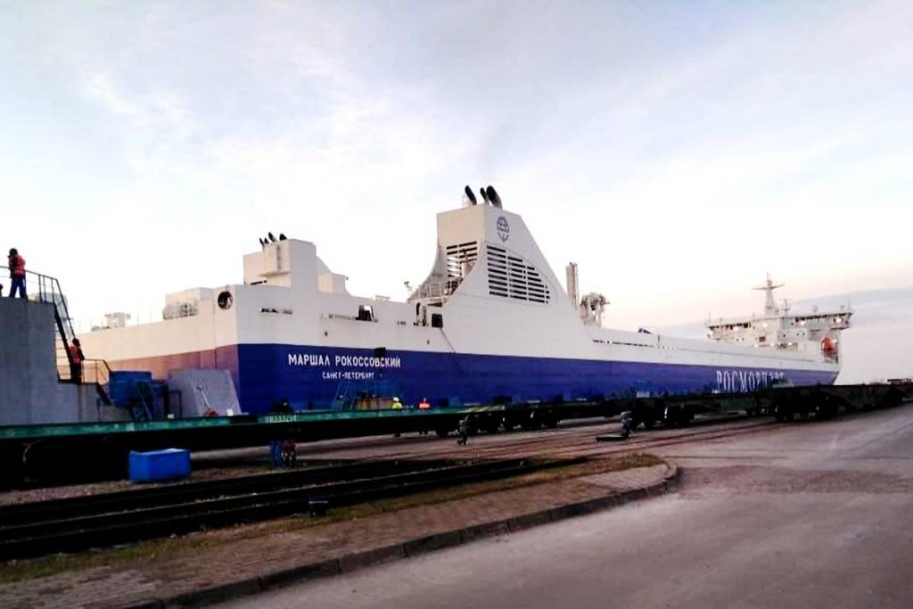 Сразу шесть судов выйдут в марте на линию грузового транзита в Калининград