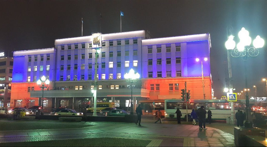 На здании мэрии Калининграда тестируют архитектурную подсветку