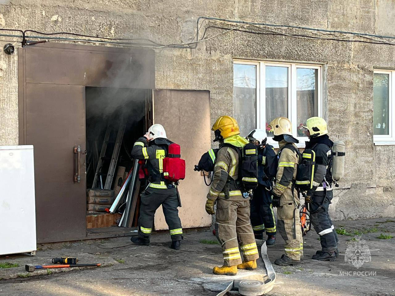 В Калининграде потушили пожар в жилом доме на ул. Красной