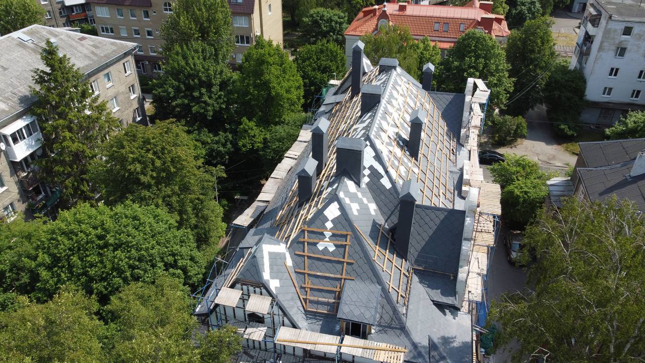 Крышу дома на улице Зоологической в Калининграде восстановили по фотографиям