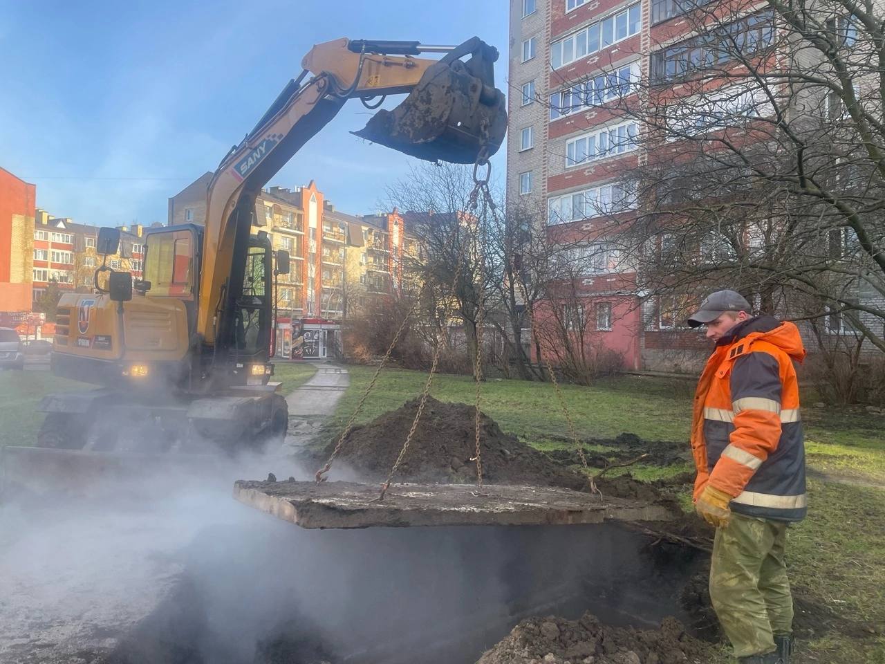 «Калининградтеплосеть» заменила почти 40 метров старых труб на Куйбышева