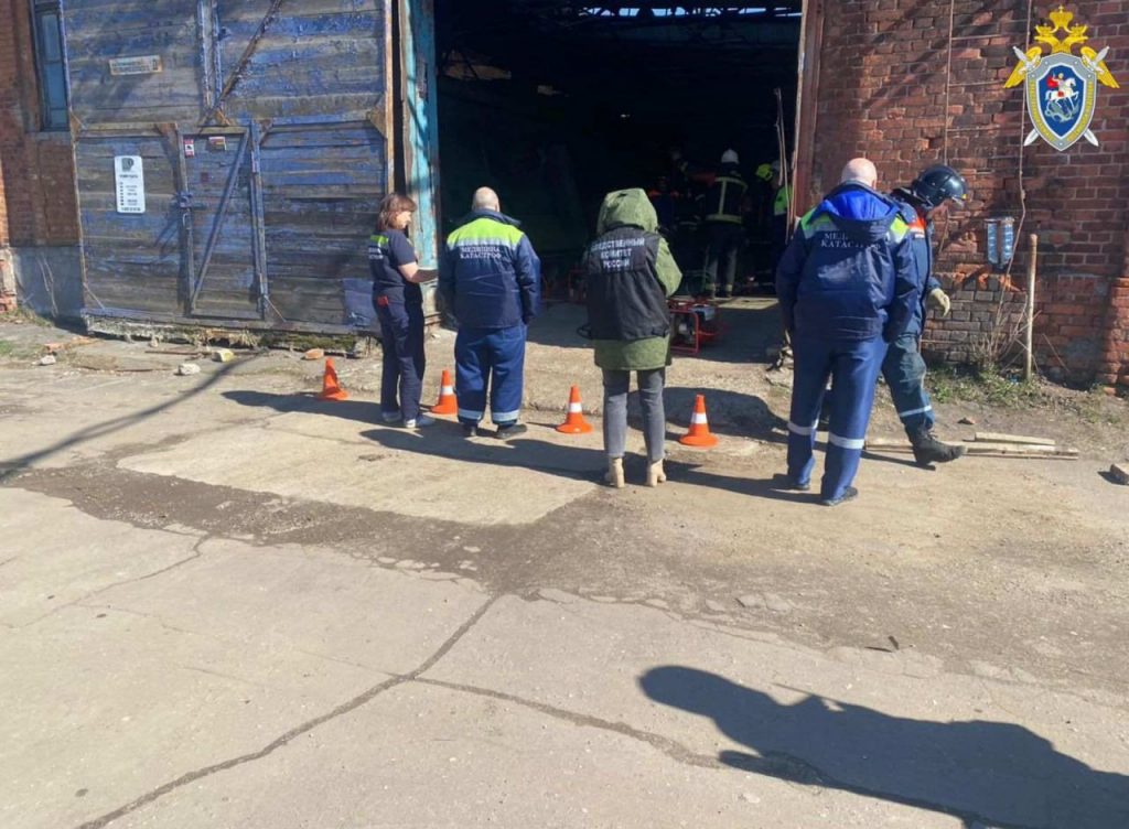 В Калининграде умер рабочий после падения на него металлического станка