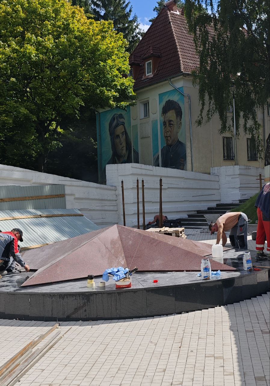 Реконструкцию мемориала погибшим советским воинам в Светлогорске закончат 24 августа