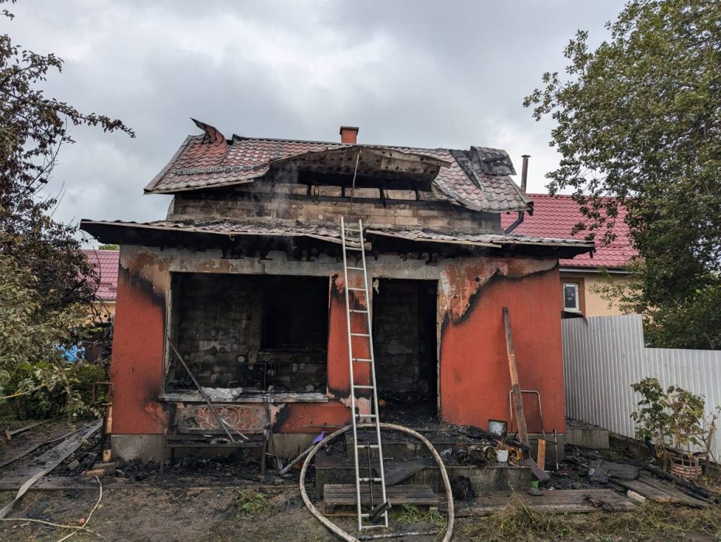 Прокуратура контролирует расследование гибели ребенка в пожаре в СНТ