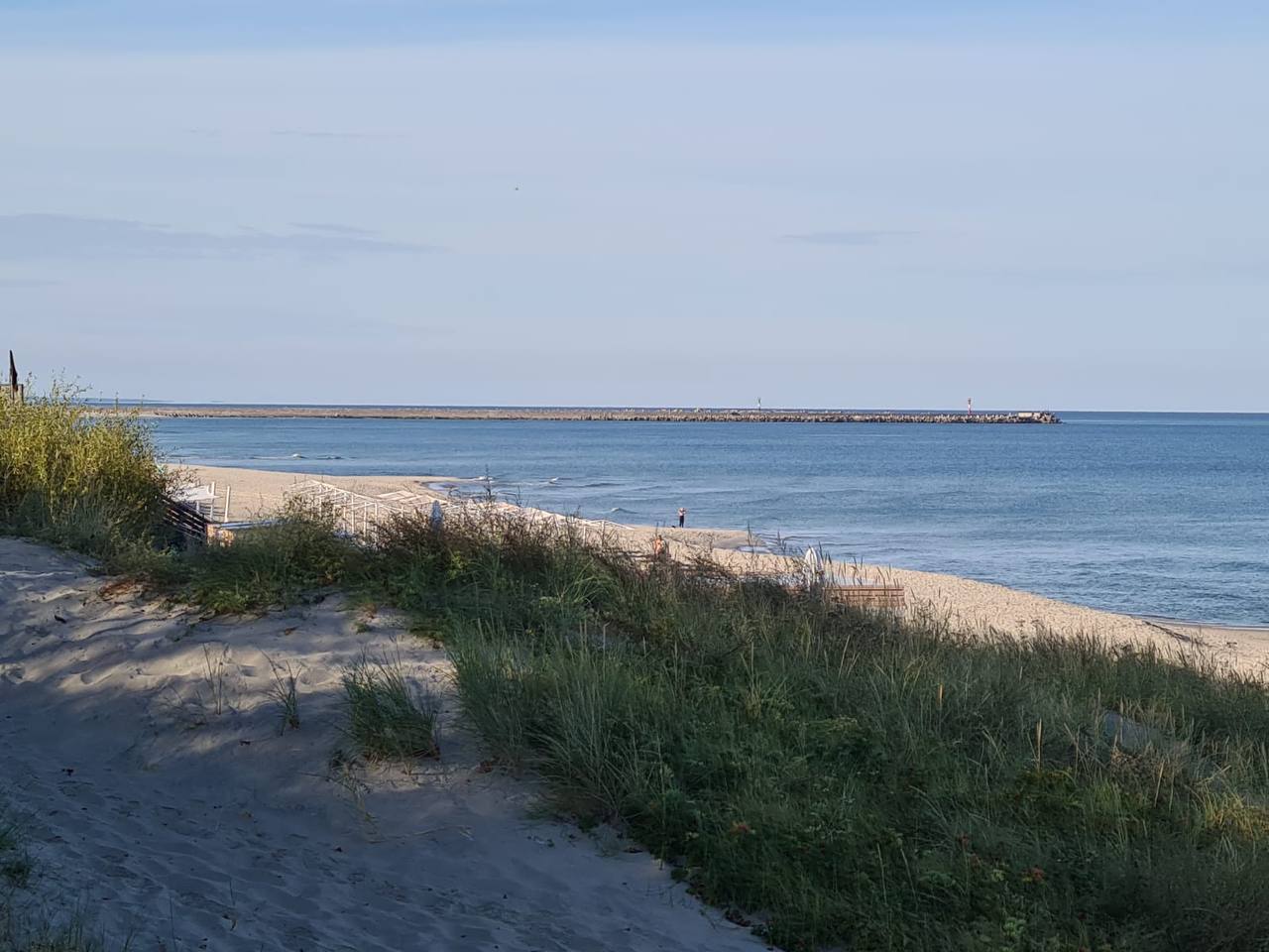 Власти Балтийска просят отдыхающих не находиться на пляже в районе Батарейной до Гвардейского бульвара