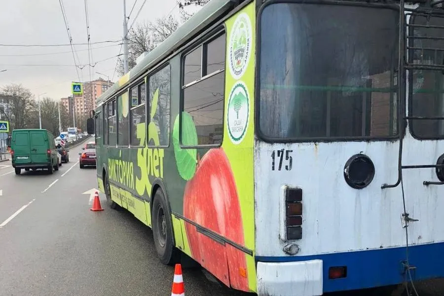 Калининградка получила травмы при резком старте троллейбуса