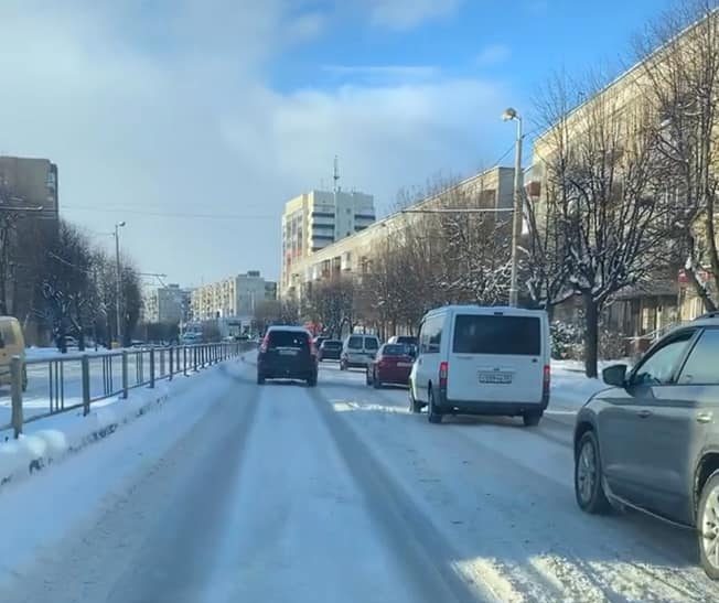 В ГИБДД предупредили калининградских водителей о снеге и гололедице