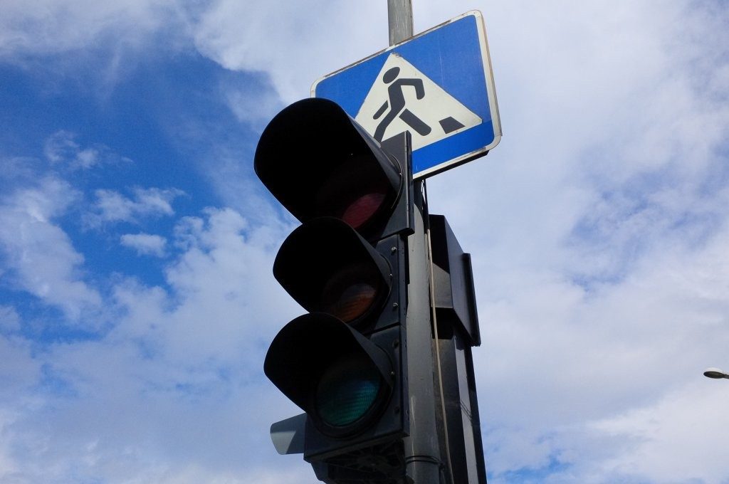 В Калининграде временно отключат светофоры на улицах Пролетарской и Емельянова
