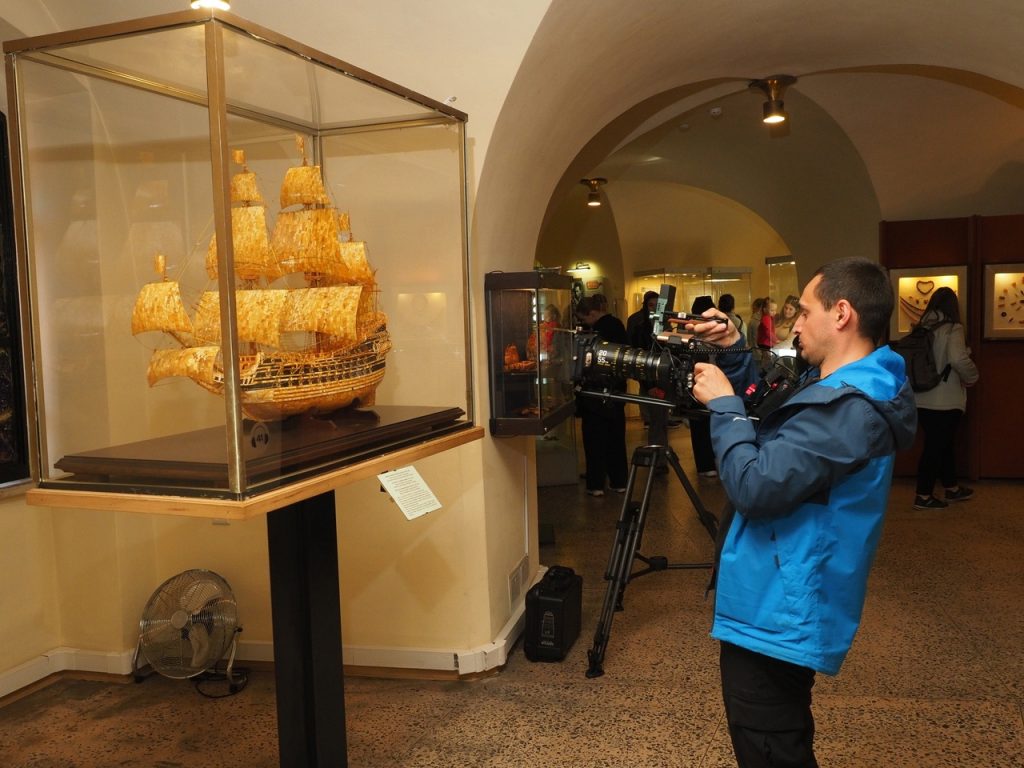 Экспозицию Музея янтаря сняли с высоты для фильма о Калининграде