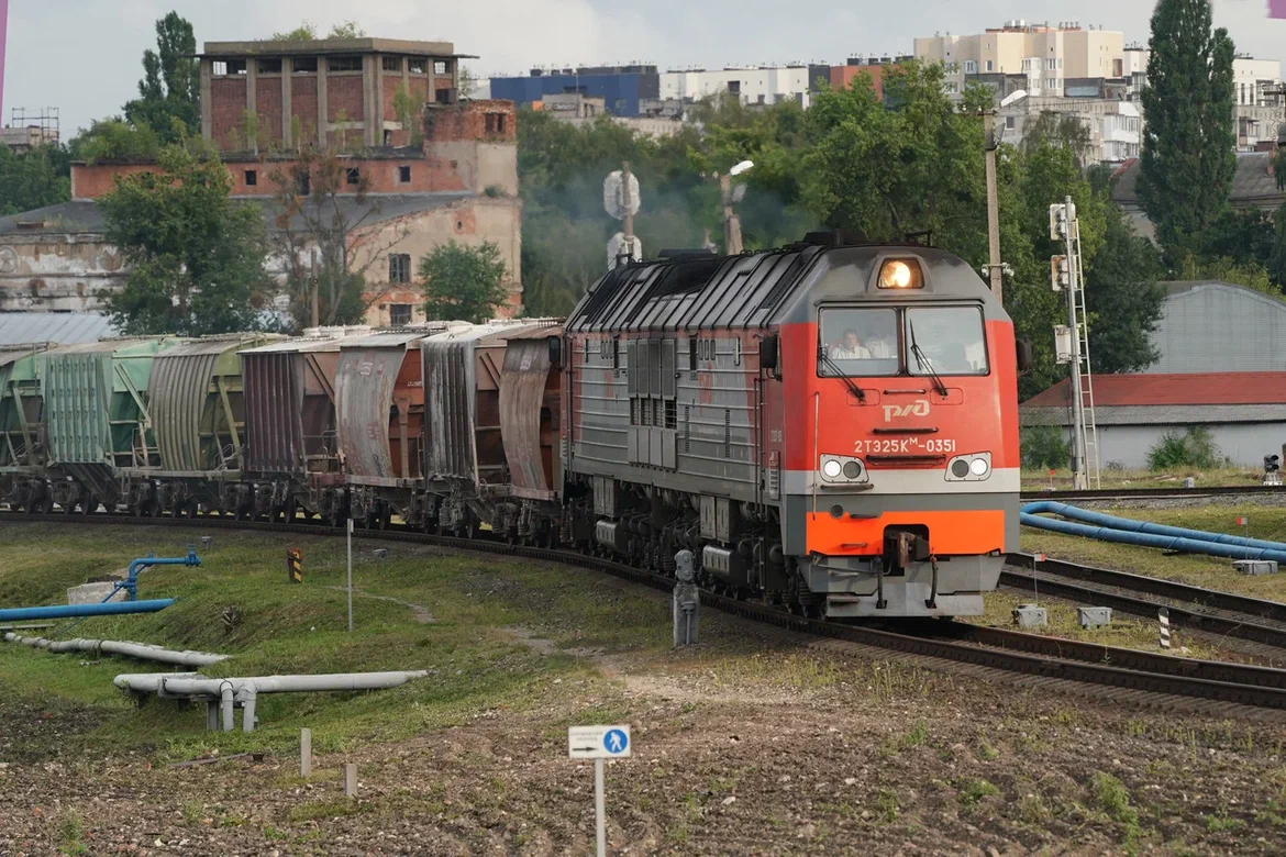 В Калининград прибыл первый поезд с цементом после восстановления транзита через Литву