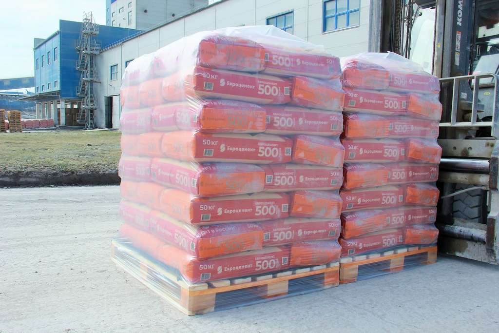 Производитель готов завести в Калининград 70 тысяч тонн цемента