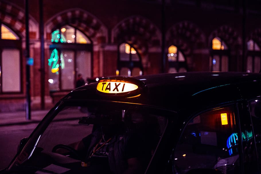 Глава СК России поручил доложить о незаконных действиях таксистов в Калининграде