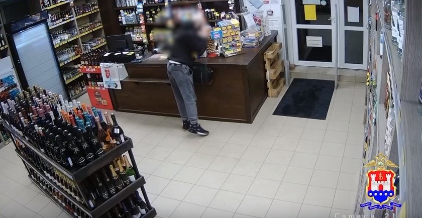 В Калининграде рецидивист подозревается в краже кошелька у продавца магазина