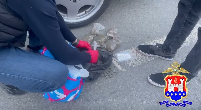 В Калининградской области в машине нашли рюкзак с марихуаной