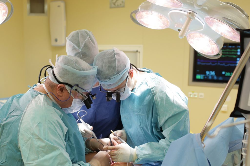 Калининградские кардиохирурги провели уникальную операцию 71-летнему пациенту